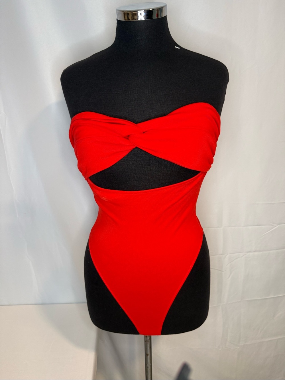 Zara Red Twist Front Cutout Strapless Bodysuit Size M
